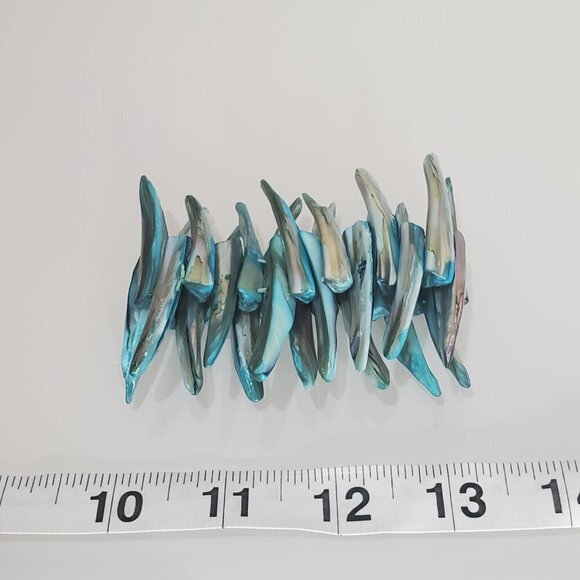 Vintage Shell Cuff Bracelet - Natural Shell (Mother-of-Pearl (dyed) Jewelry - Picture 7 of 10